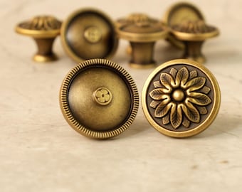 Perillas de gabinete de latón envejecido con diseño floral: tirador clásico de cajón vintage