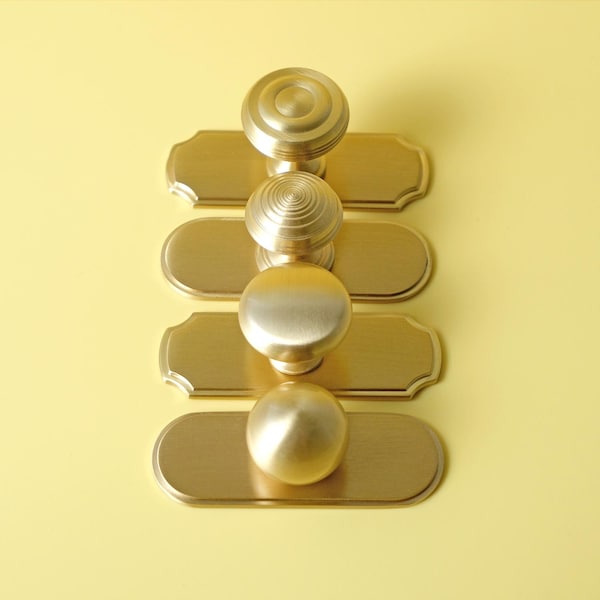 Boutons d'armoire en laiton massif avec plaque arrière : Quincaillerie en or satiné
