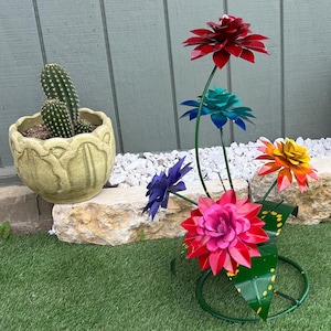 Handmade Metal Dahlia Flower Sculpture: Colorful Garden Decor