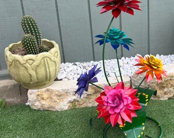 Colorful Metal Dahlia Flower Sculpture – Handmade Garden Decor, Whimsical Floral Yard Art, Outdoor Spring and Summer Lawn Accent