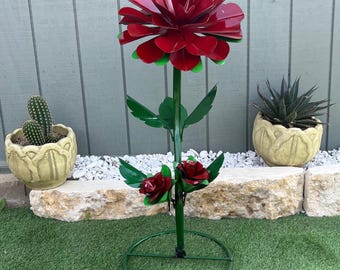 Handcrafted Red Metal Rose Garden Sculpture – Romantic Outdoor Flower Decor, 3D Steel Flower Art, Unique Gift for Garden Lovers