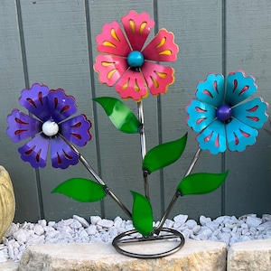 Handmade Metal Flower Garden Decor, Colorful Outdoor Floral Sculpture, Rustic Yard Art, Farmhouse Lawn Ornament, Unique Garden Gift