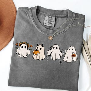 Comfort Colors® Halloween-spökskjorta, Halloween-spök-t-shirt, läskig säsong-t-shirt, söt Halloween-outfit för kvinnor, Halloween-present, spök-t-shirt bild 3