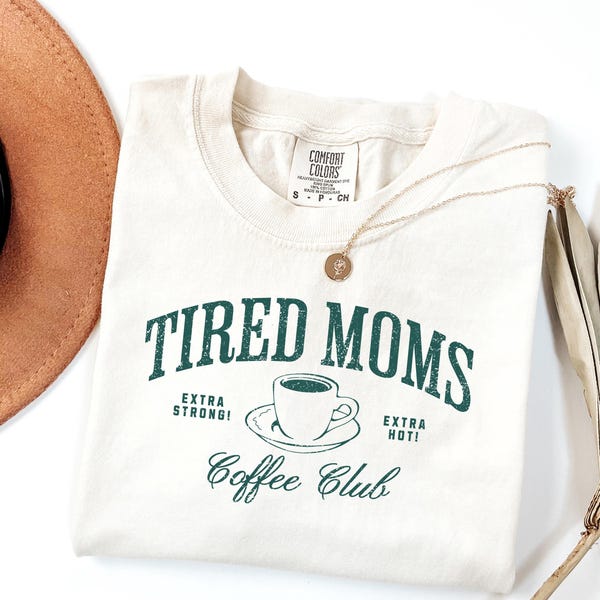 Koszulka Comfort Colors® Tired Moms Coffee Club, Koszulka dla mamy, Zabawny prezent dla mamy, Uroczy T-shirt dla mamy, Prezent dla mamy, Damska koszula casualowa