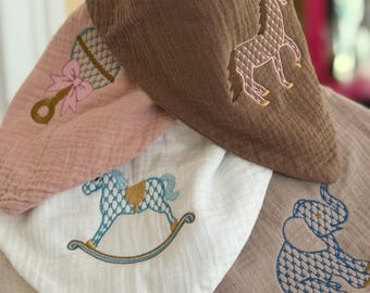 Babero de muselina bordado para bebé – Babero de algodón suave para la baba, con diseños de elefante, caballo, tren y oso.