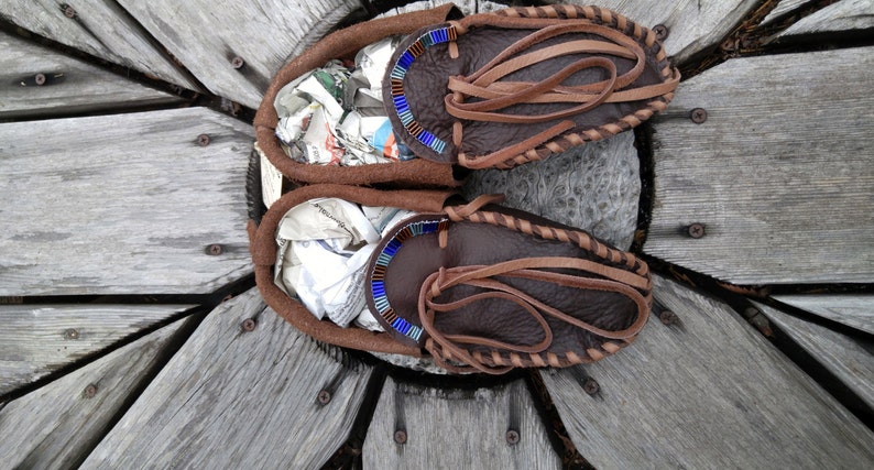 Buffaloskin Adult Moccasins Size 6 Women Native American Moccasins, Deerskin shoes, Ceremonial Regalia, Beaded, Leather Slippers, Boho image 4