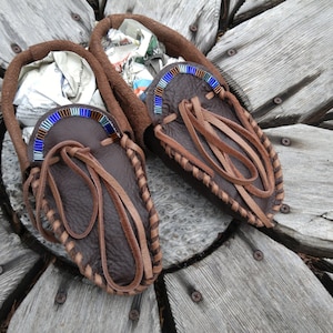 Buffaloskin Adult Moccasins Size 6 Women Native American Moccasins, Deerskin shoes, Ceremonial Regalia, Beaded, Leather Slippers, Boho image 3