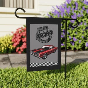 Bandera de jardín de coches de carreras: Arte de muscle cars, diseño a cuadros, hecha en EE. UU.