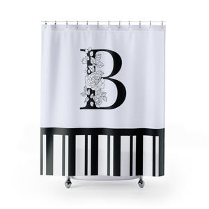 Cortina de ducha con monograma floral personalizado, inicial de la letra B, decoración de baño personalizada, rayas blancas y negras, regalo elegante, cortina de ducha