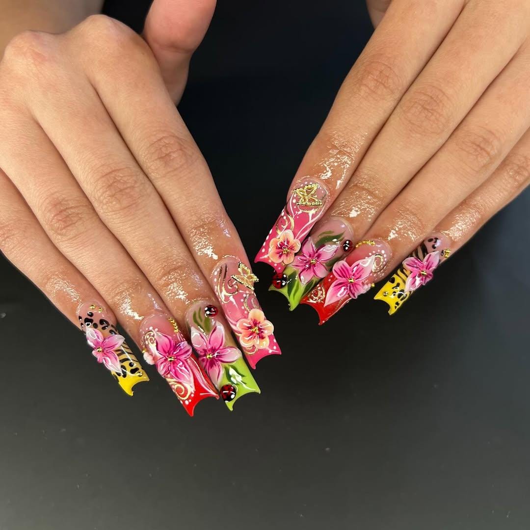 Unghie finte con fiori tropicali / Nail art con fiori tropicali 3D / Unghie finte con design a coccinella vibrante / Unghie kawaii tropicali audaci / DB421Y