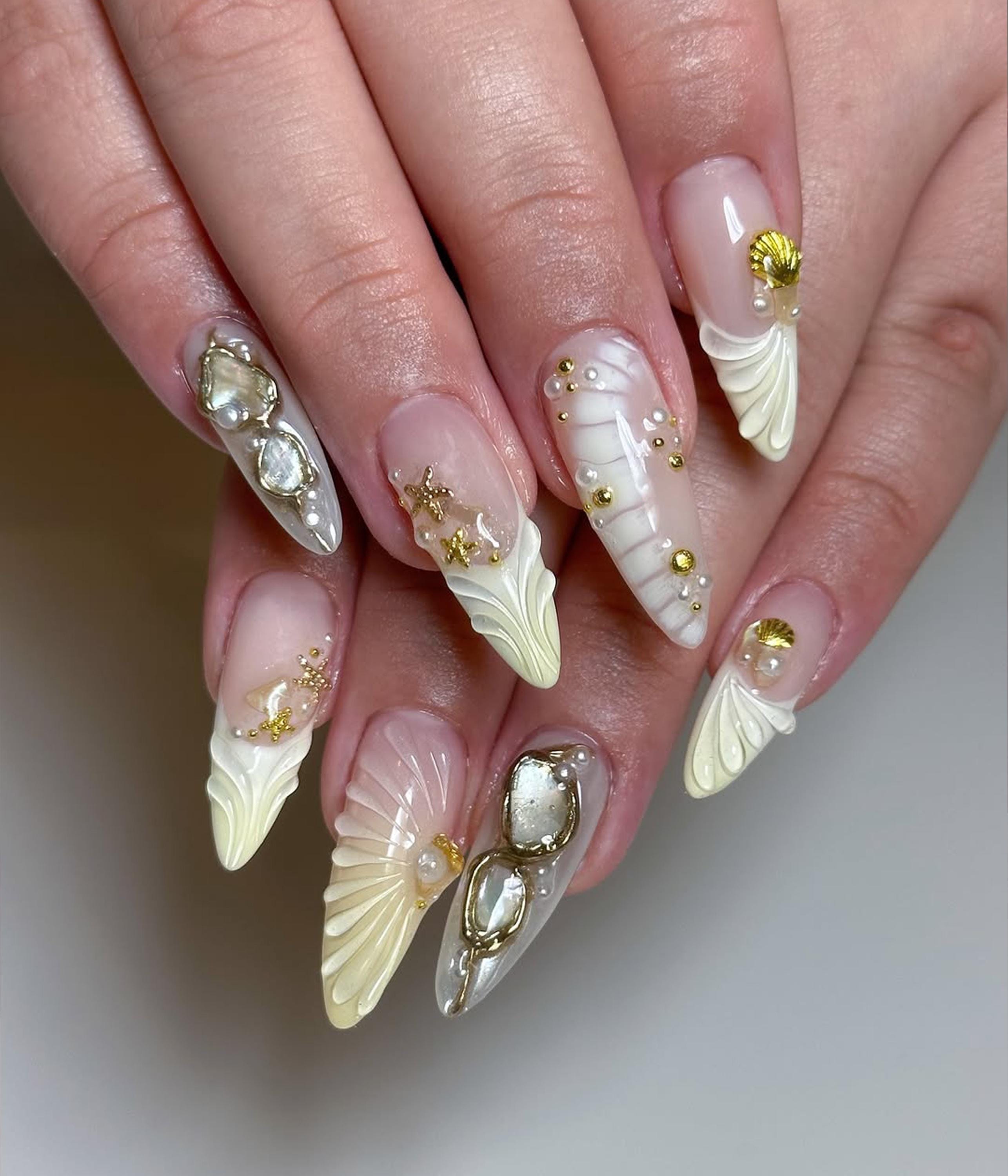 NICENEEDED Nagel-Charme Set – 30 Stück, 6 Stile (Herz, Schmetterling, Blume), Gold, Für Nail Art