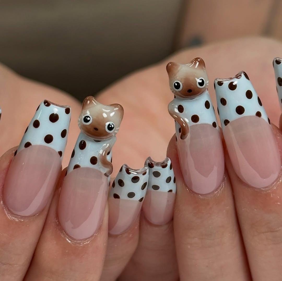 AuritaNailsのかわいい猫のフレンチプレスネイル | 3Dキティ
