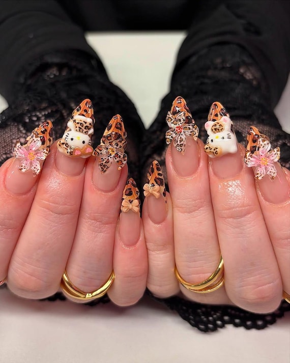 AuritaNailのヒョウ柄キティプレスオンネイル｜3Dハローキティ