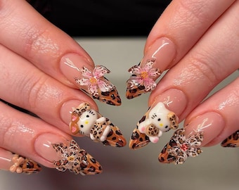 AuritaNailのヒョウ柄キティプレスオンネイル | 3Dハローキティ