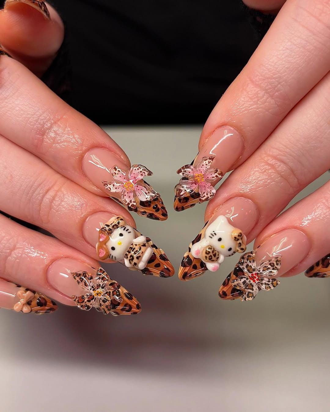 AuritaNailのヒョウ柄キティプレスオンネイル｜3Dハローキティ