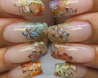 Gold Foil Floral Press On Nails | Chic Floral Design Nail Art | French Tip Floral Fake Nails |Vintage Floral Nail Art |Elegant Nails |DB208Y