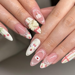 Uñas postizas con diseño de fresas en 3D / Diseño de uñas con letras y pasteles / Uñas postizas hechas a mano / Diseño de pastel y lazo en 3D / DC221H