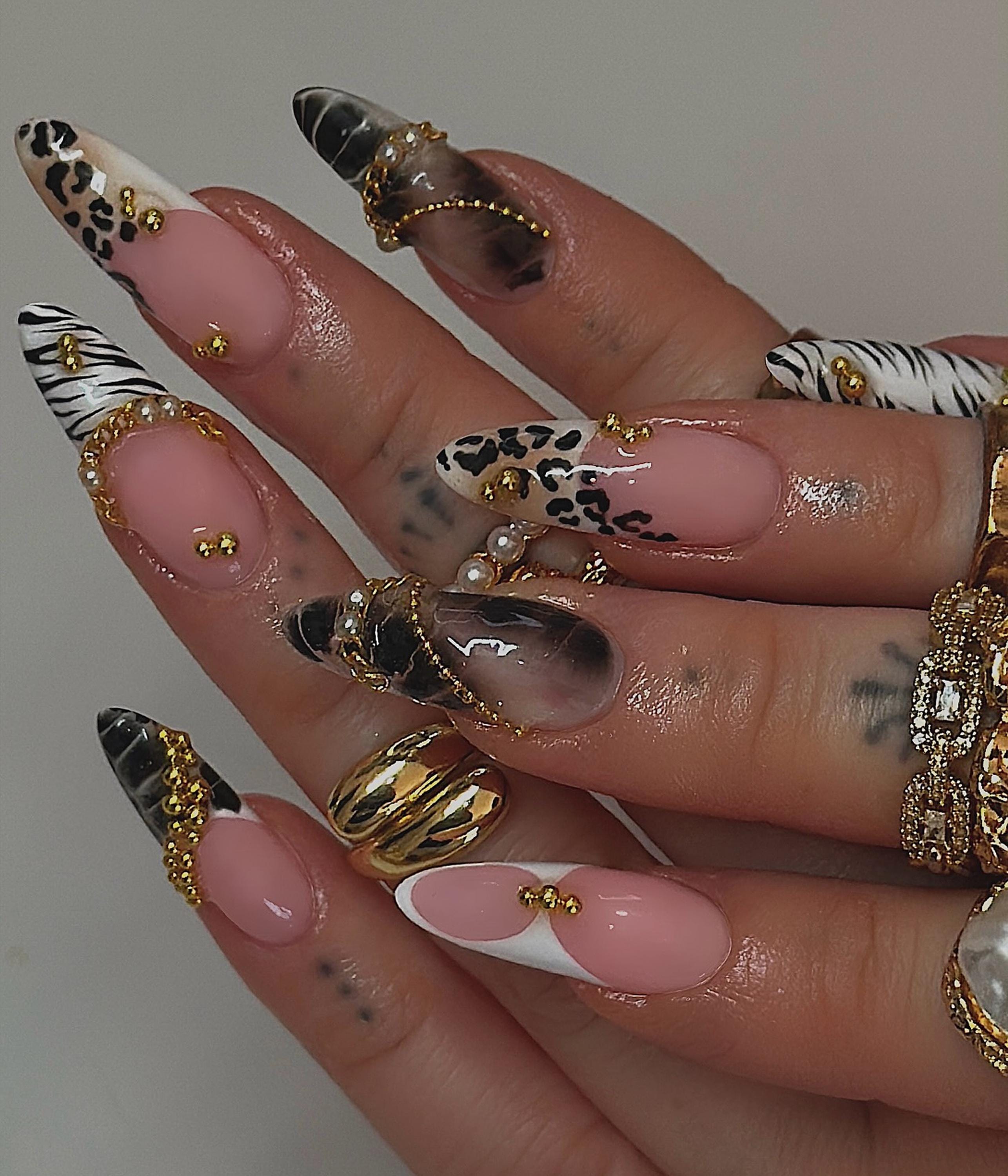 Golden Glitter Barbed Nails That Shine