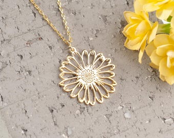 Sunflower Necklace Minimalist Birth Flower Jewelry Nature Inspired Necklace Daisy Necklace Sunshine Pendant Everyday Floral Gift