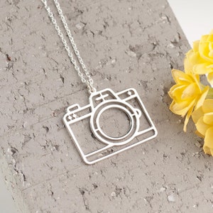 Kamera Halskette, 925 Sterling Silber, Fotograf Geschenk für sie, Fotografie Halskette, Reise Geschenke, Kamera-Liebhaber Geschenk, Halskette mit Gravur,