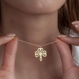 Naszyjnik z koniczyną, biżuteria z koniczyną 3-listną, amulet na szczęście, biżuteria irlandzka, prezent dla niej, wisiorek celtycki, elegancki naszyjnik, biżuteria kwiatowa