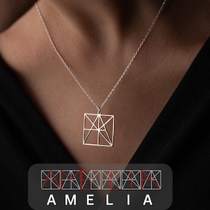 Peut inclure: Un collier pendentif géométrique argenté avec un motif carré, suspendu à une chaîne délicate. Le collier est porté sur un fond sombre. Le mot "AMELIA" est affiché en bas de l'image.