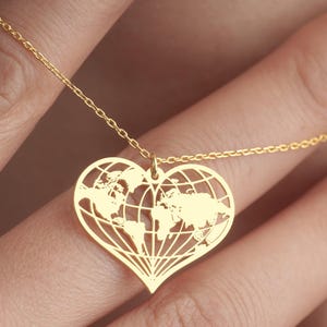 Collier carte du monde coeur, bijoux de voyage, cadeau pour elle, bijoux envie de voyager, cadeau voyageur, collier globe terrestre, breloque terre, cadeau collier planète
