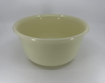Vintage Hamilton Beach Mixing Bowl Pale Yellow Cream 9" Glass Bowl Racine Wisc.
