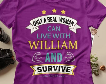 Solo un verdadero hombre y una verdadera mujer pueden vivir con ese nombre y sobrevivir PNG, cumpleaños personalizado, regalo divertido para parejas, diseño personalizado para marido y mujer (descarga digital)
