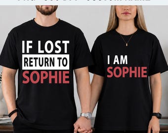PNG personalizado "Si se pierde, devolver a"; diseño de camiseta a juego para parejas; sublimación para vacaciones familiares; PNG divertido con nombre personalizado para viajes.