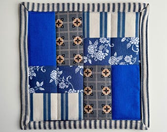 Handgemaakte blauwe gewatteerde patchwork hittebestendige hotpads - set van twee