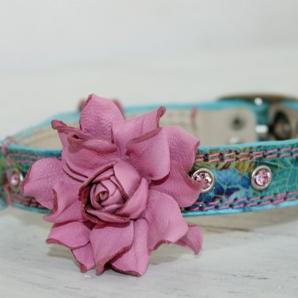 Cuero Collar de perro, Shabby Chic Floral impresión azul cuero, cuero rosa rosa. Hecho a la medida