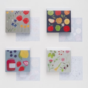 Blocco note quadrato, 100 fogli trasparenti, design mela, fiori e piante, disegnato da Ayu Iwashima