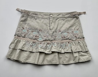 Spódnica mini w stylu vintage z falbanką, beżowo-szara, haftowana kwiatami, wielowarstwowa, boho, Y2K