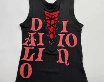 Camiseta sin mangas estilo corsé gótico alternativo para festivales, estilo Y2K, con cordones, color negro y estampado gráfico vintage.