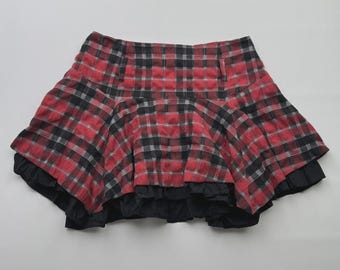 Minifalda vintage a cuadros rojos y negros con volantes en el bajo, estilo tartán Y2K para mujer, estilo streetwear.