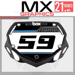 Puede incluir: Placa de número de motocross en blanco y negro con el número 59 en negrita. El diseño incluye detalles en azul y negro, el texto "MX Graphics" y "21 mil thickness".