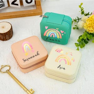 Personalisierte Schmuckschatulle, benutzerdefinierte Regenbogen Schmuckschatulle mit Namen, Reise Schmuckschatulle, Regenbogen Schmuckschatulle, Brautjungfer Geschenk für ihre Mutter Mutter
