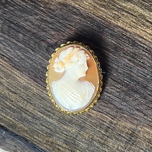 Vintage Gold Filled Cameo Brooch Pin V745