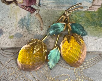 Vintage 1940s AUSTRIA Glass Strawberry and Enamel Brooch