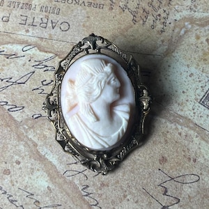Vintage Gold Filled Cameo Brooch Pin Pink V859