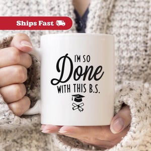 College Abschluss Geschenk für Sie, College bestanden Schwester Einzigartiges grad Geschenk, Abschlussbecher für Universität Master Bachelor Bachelor Becher