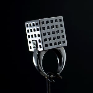 Sterling Silver Cube Ring – Modern Geometric Statement Silver Jewelry Inspired by Architecture, Bold Gift for Architects and Minimalists