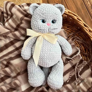 Handmade Crochet Cat Plush – Soft Amigurumi Kitten Toy with Bow – Stuffed Cat Gift for Kids and Cat Lovers – Cute Nursery Decor