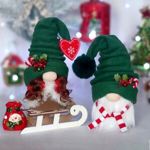 Christmas Scandinavian Gnome Couple – Green Tomte Plush Decor – Nordic Holiday Shelf Decoration – Handmade Winter Gnomes