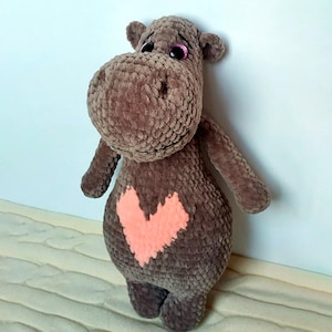 Handmade Plush Hippo – Crochet Stuffed Hippopotamus with Heart – Soft Cuddly Toy for Kids, Nursery Decor, Valentine Gift