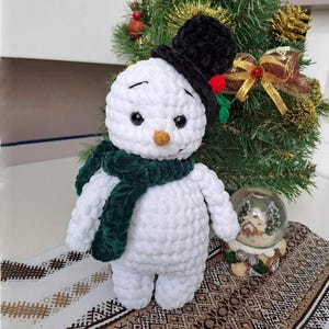 Handmade Crochet Snowman Plush – Soft Winter Christmas Decor – Amigurumi Holiday Doll – Cute Stuffed Toy Gift