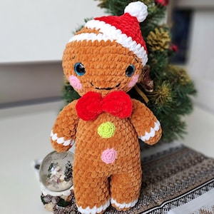 Crochet Gingerbread Doll – Plush Christmas Toy – Handmade Amigurumi Gingerbread Man – Holiday Nursery Decor – Cute Festive Gift