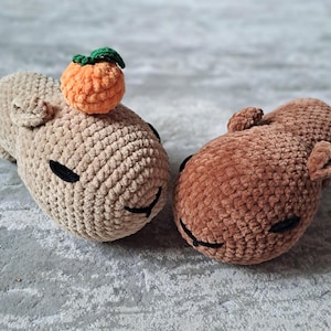 Crochet Capybara Plush – Handmade Amigurumi Capybaras with Orange – Soft Stuffed Animal Toys – Cute Gift for Kids and Animal Lovers
