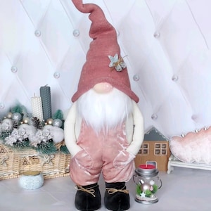 Handmade Standing Winter Gnome in Overalls – Scandinavian Christmas Decoration – Soft Plush Gnome Doll – Cozy Holiday Gift for Home Decor